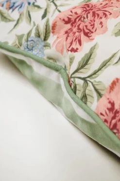 Ana koristetyynynpäällinen moniväri