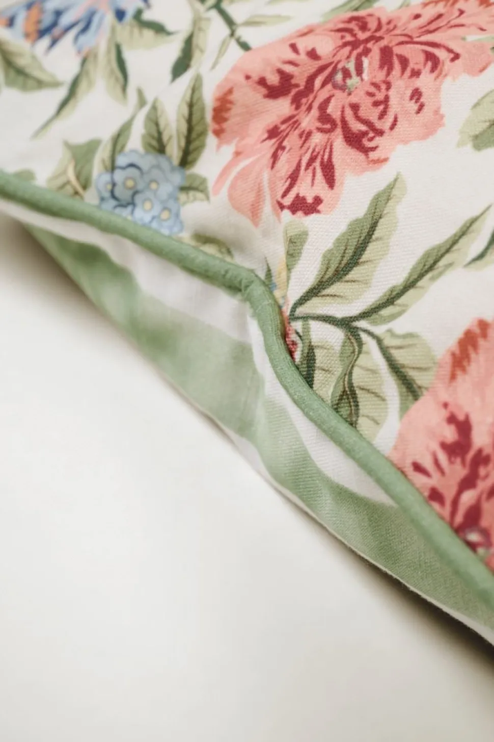 Ana koristetyynynpäällinen moniväri