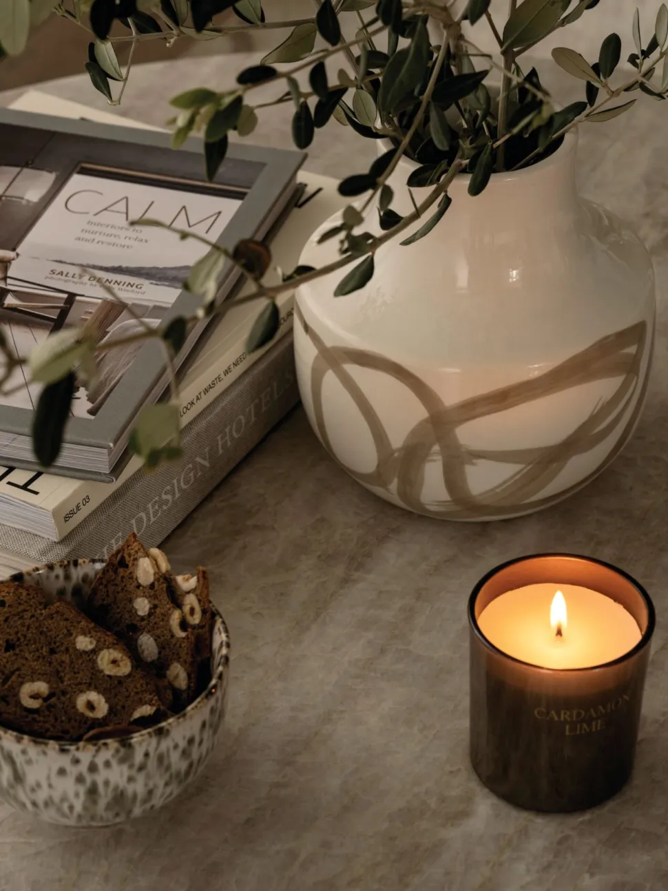 Cardamon Lime metallic tuoksukynttilä beige