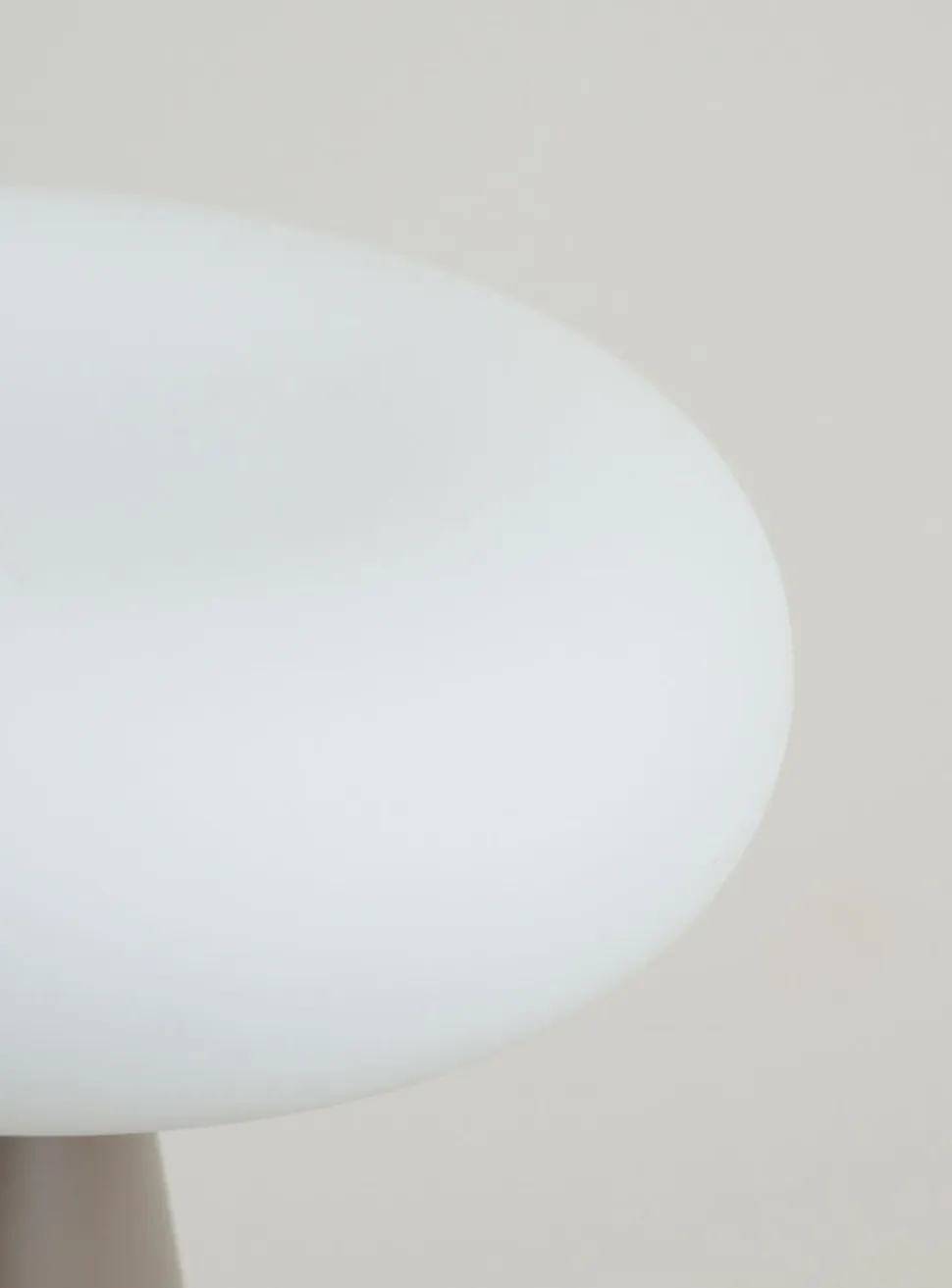 Iris LED-pöytälamppu vaaleanruskea