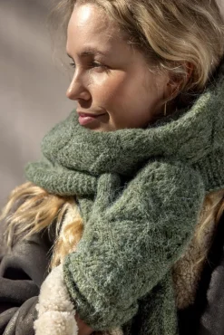 Knitted scarf oliivinvihreä - 40x200 cm