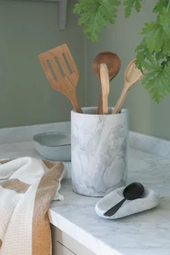 Marble lepoalusta lusikalle vaaleanharmaa