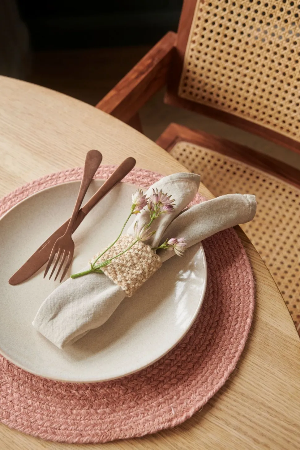 Mathilde ruokalautanen vaalean beige