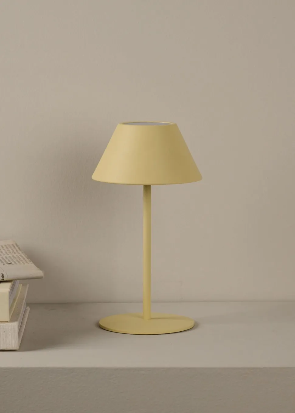 Millie LED-pöytälamppu vaaleankeltainen