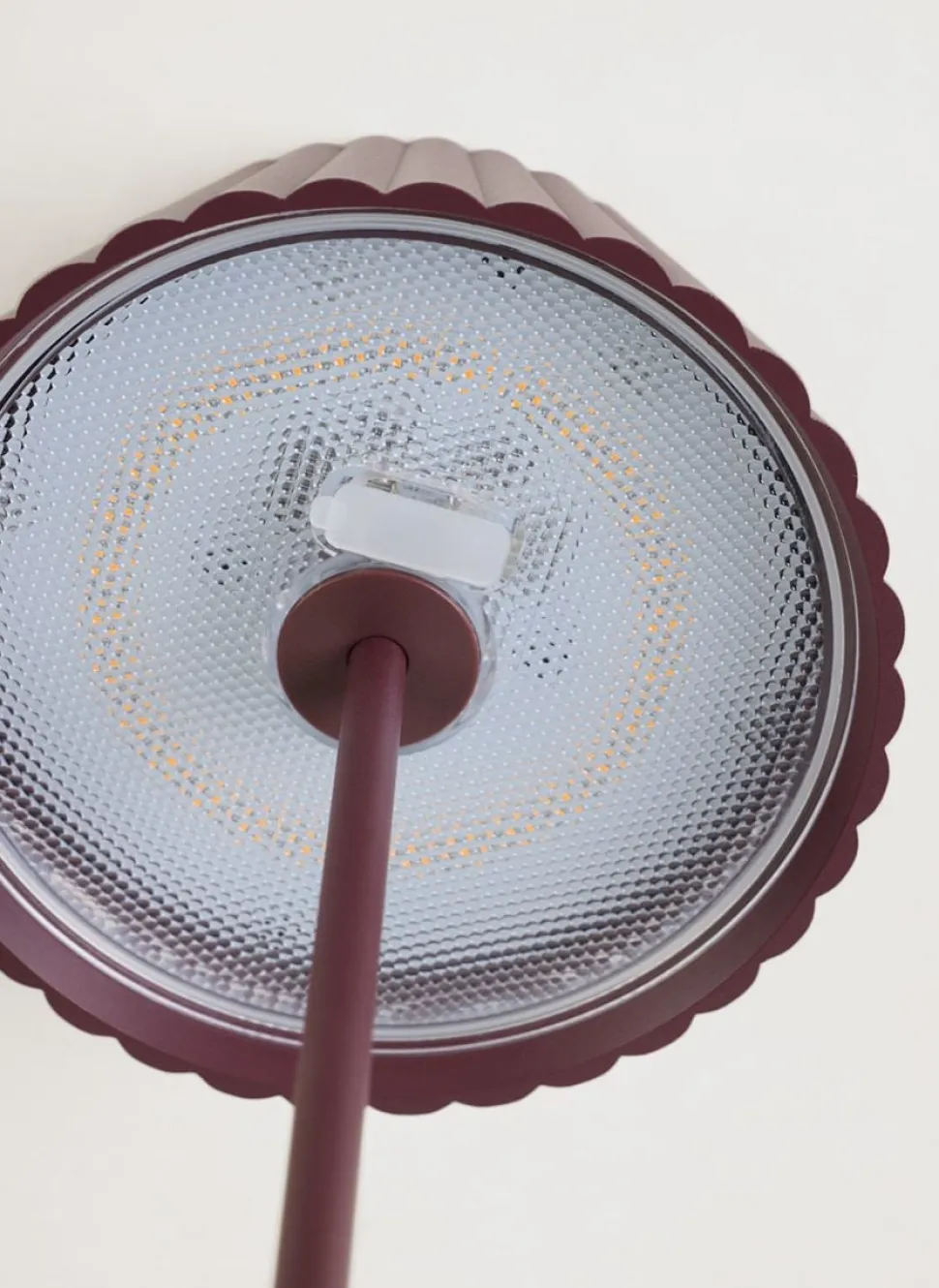 Nymera LED-pöytälamppu viininpunainen