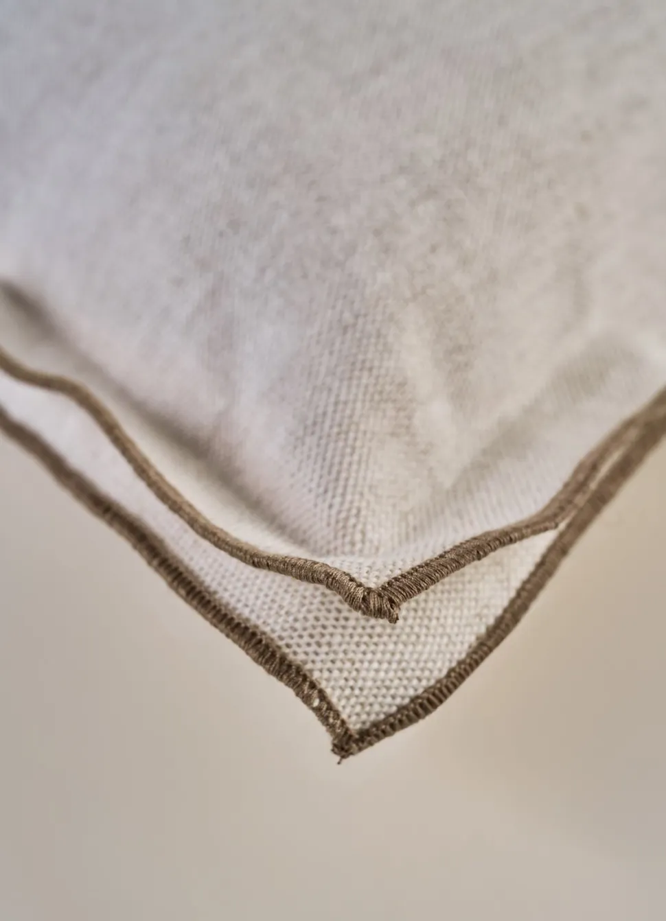 Oliver koristetyynynpäällinen luonnonväri