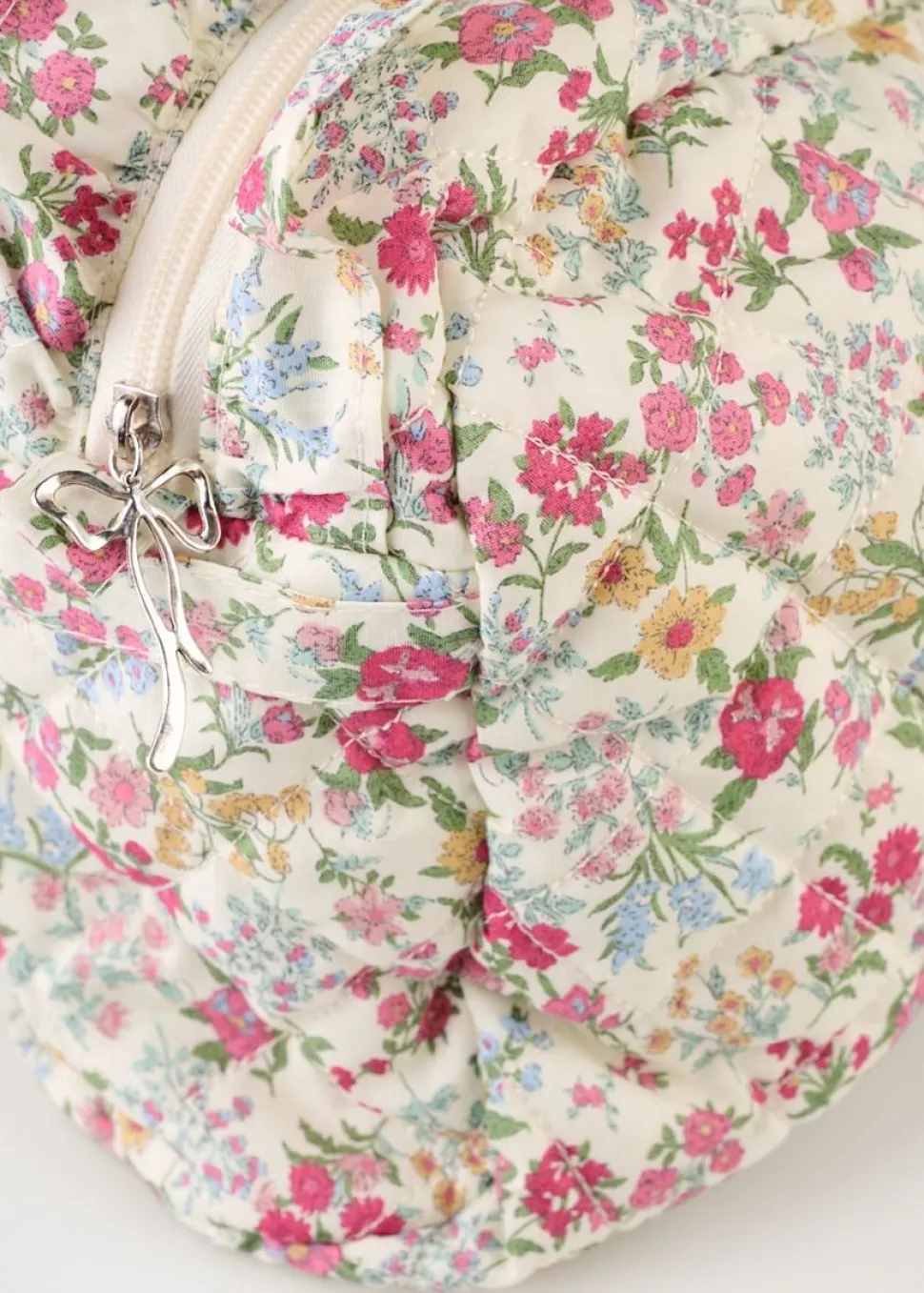 Rosemary ruffle large toilettilaukku creme