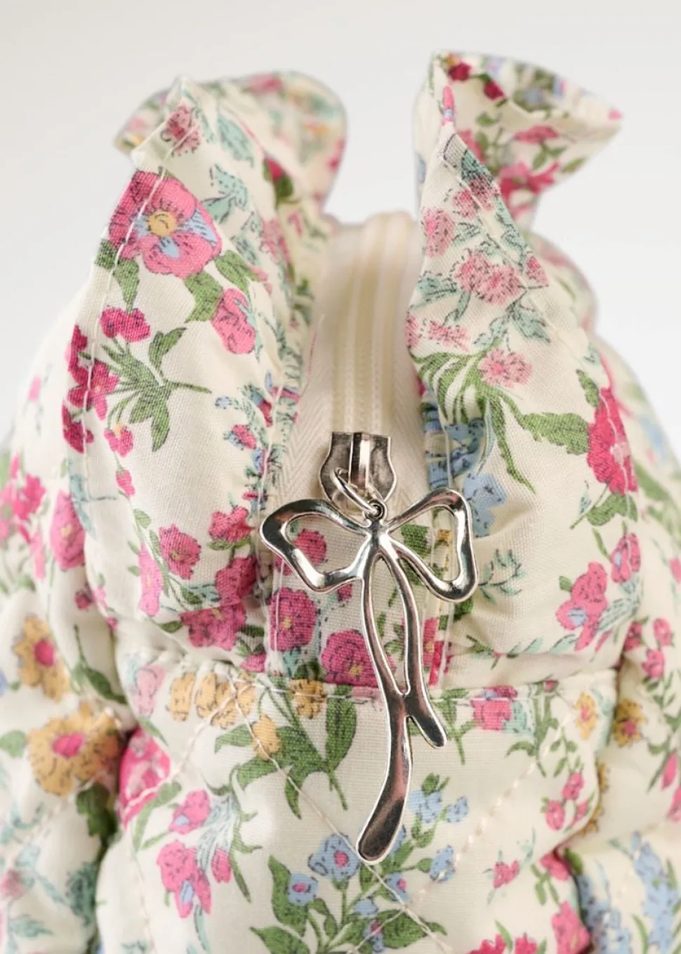 Rosemary ruffle toilettilaukku creme