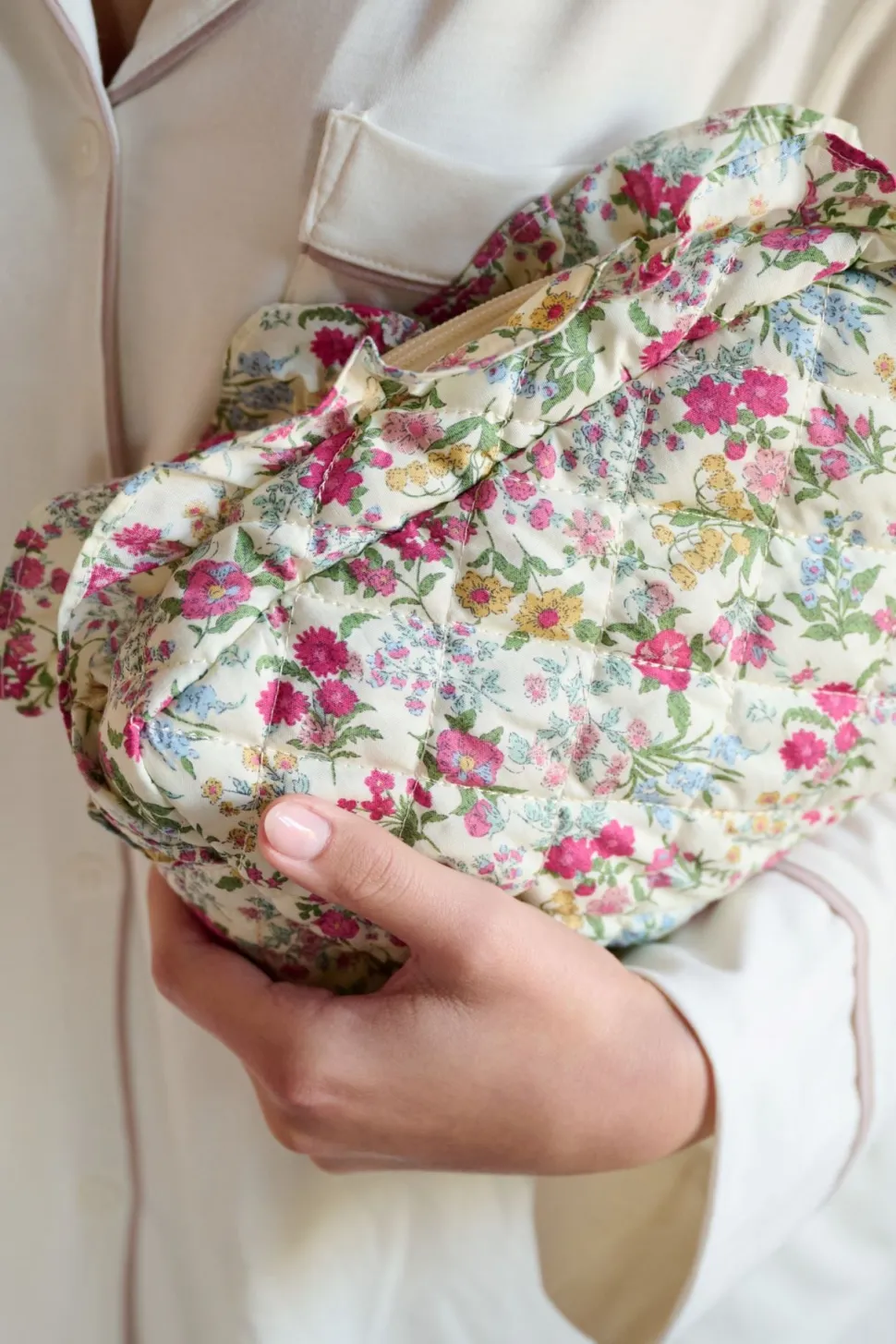 Rosemary ruffle toilettilaukku creme