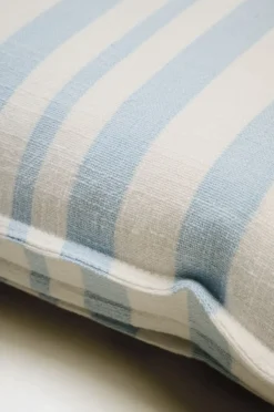 Smillan midi stripe koristetyyny taivaansininen