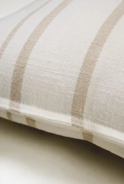 Smillan narrow stripe koristetyyny beige